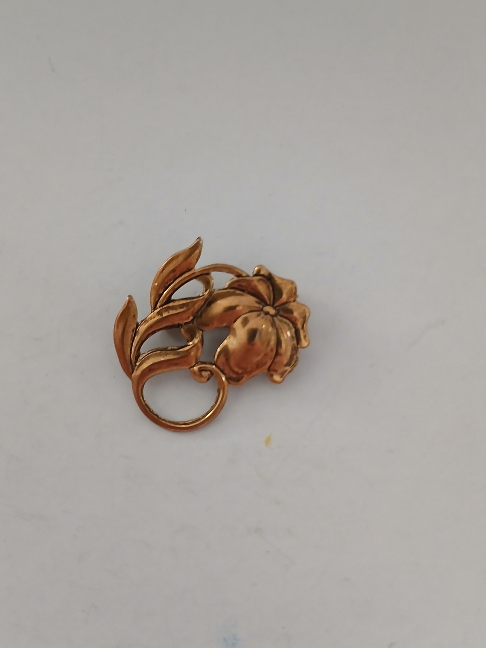 Gold-Tone Floral Brooch Pin - Elegant Women's Jewelry